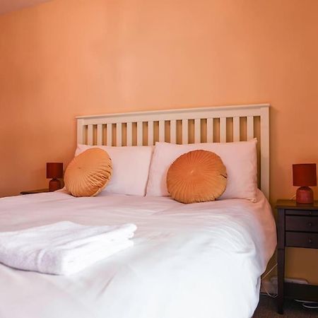 Witty Fox Cottage - 2 Bedrooms Брутън Екстериор снимка