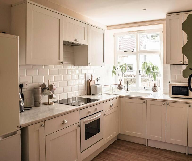 Witty Fox Cottage - 2 Bedrooms Брутън Екстериор снимка